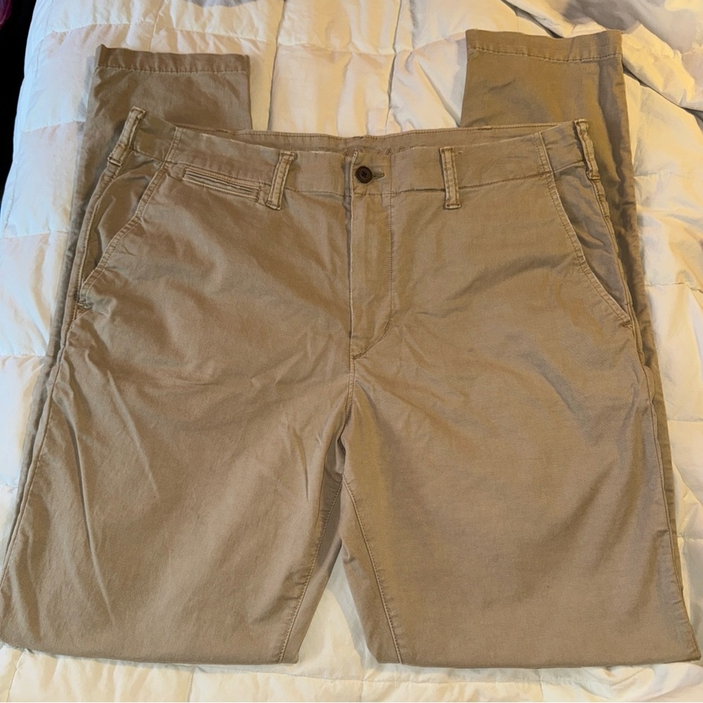 American eagle Slim Flex Khaki Jeans 38x36 small tear on back